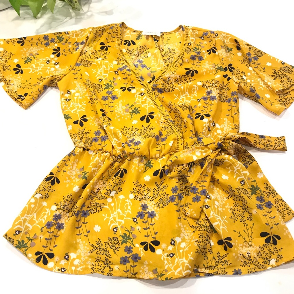 🐝 Sienna Sky Yellow Side Tie Blouse - XS 🐝 - Picture 1 of 8